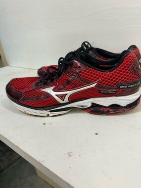 Mizuno Red and Black Men's Running Sneakers